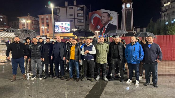 “Yönetim iradesini Rize’den Trabzon’a çekeceğiz” dedi. Anahtar Parti Rize teşkilatından 300 kişi meydanda toplu istifa etti