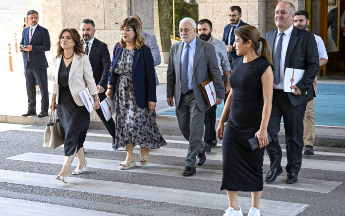 dem-parti-komisyon-uyeleri-mit-tutanak-ozeti-ni-reddetti