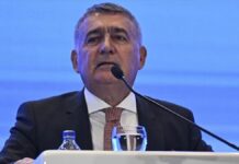 TÜSİAD Başkanı görevine Nazım Hikmet’in dizeleriyle veda etti: “Yaşamak bir ağaç gibi tek ve hür…”