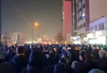 İran’da internet ve telefon hatları kapatıldı