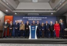 CHP’li belediye başkanlarından Mersin’de ortak açıklama: “Türkiye nüfusunun 3’te 1’inin seçilmiş belediye başkanları görevde değil”