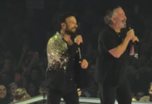 Tarkan sahneye Cem Yılmaz’la çıkıp, “Kuzu Kuzu”yu söyledi