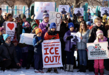 Buzda ateş dansı: Dünyanın Trump’a yapamadığını Minnesotalı anneler nasıl başardı?