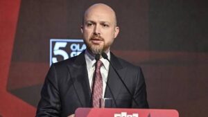 Kırık bir ayna ve kaybolan suret: Dindarlık ve iyilik üzerine bir yüzleşme