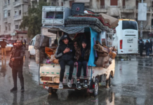 “YPG için mesele “direnmeye devam etmek” değil, “neye dönüşeceğine” karar vermek”