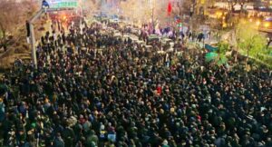 Molla rejimi sallanırken