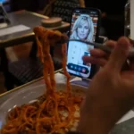 Dünyanın ilk yapay zekâ flört barı açıldı