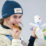 Kayakla atlamada Anna Odine Stroem sevindi