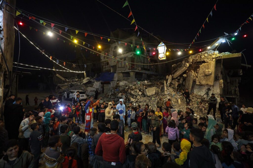 Ramazan ihtilafı: 11 ülkede hilal göründü, ilk sahurlar yapıldı, Ramazan başladı