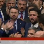 Akın Gürlek, protestolar arasında ve AK Partililerin korumasında yemin etti