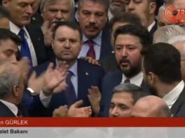 Akın Gürlek, protestolar arasında ve AK Partililerin korumasında yemin etti