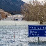 38 yıl önce göl olan polye ovanın ortasından geçirilen Konya-Antalya karayolu yağışlarla sular altında kaldı