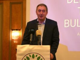 “Suriye’yi bir kenara bırakın. Orası kendi çözümünü arıyor. Artık gözleri Ankara’ya çevirelim”