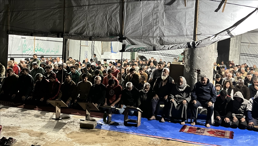 Ramazan ihtilafı: 11 ülkede hilal göründü, ilk sahurlar yapıldı, Ramazan başladı