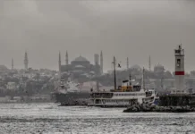 İstanbul’da hava sıcaklığı saat saat düşecek. Valilikten 15 ilçe için kar uyarısı