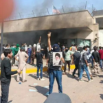 Pakistan’da Şiiler ABD elçiliğini bastı: 10 ölü. İran, Dubai’yi vurdu