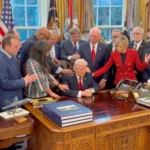 Evanjelist din insanlarından Trump’ın etrafında savaş duası