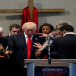 Haç gölgesinde güç kutsaması: Trump’ın dua şovu ve ABD başkanlarının kutsama törenleri