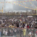Diyarbakır’da Newroz günü. Öcalan’ın mesajı okundu: “Hegemonik güçlere fırsat vermeyelim”