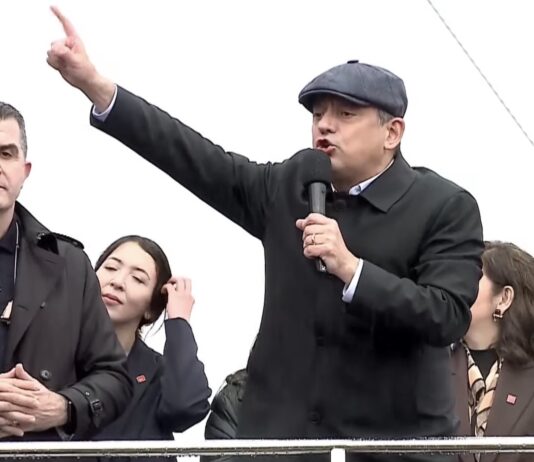 Özgür Özel’den Özkan Yalım özrü: “Böyle görüntülere kapı açtığımız için utandım”