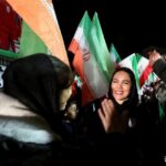 Avusturalya’dan dönen İranlı kadın futbolcular için Tahran’da karşılama töreni: “Benim seçimim, benim vatanım”