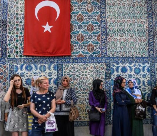 Dünya böyle giderse bir gün hepimiz siyasal Müslüman olacağız