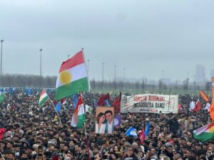 Özgür, şenlikli, Türkiyeli ve Kürdi bir Newroz