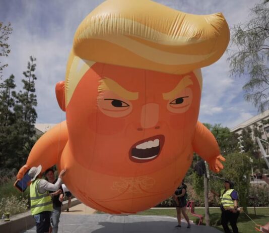 ABD’de “Krallara Hayır” protestoları savaş karşıtı gösterilere döndü: “Rejim değişimi evde başlar”