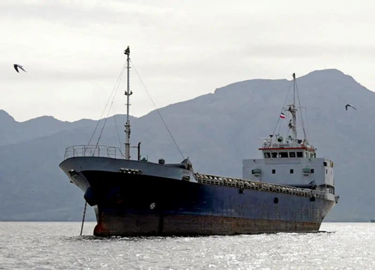 İran, Hürmüz’ü kapattı, Hamaney ABD’ye meydan okudu