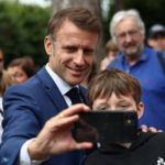 Dünya ‘dijital çocukluğa’ çare arıyor. Macron: 15 yaş altına sosyal medya yasağı, ayda bir “ekransız gün”