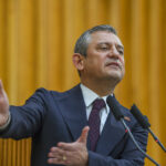 Özgür Özel: “Ara seçimi ilan edin, 55 milletvekilinin istifasını getirmeyen namerttir”