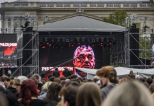 Macaristan’da onbinler Budapeşte’deki hükümet karşıtı konserde toplandı