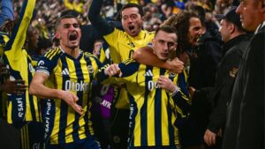 Trabzon ve Fenerbahçe yarışta kaldı