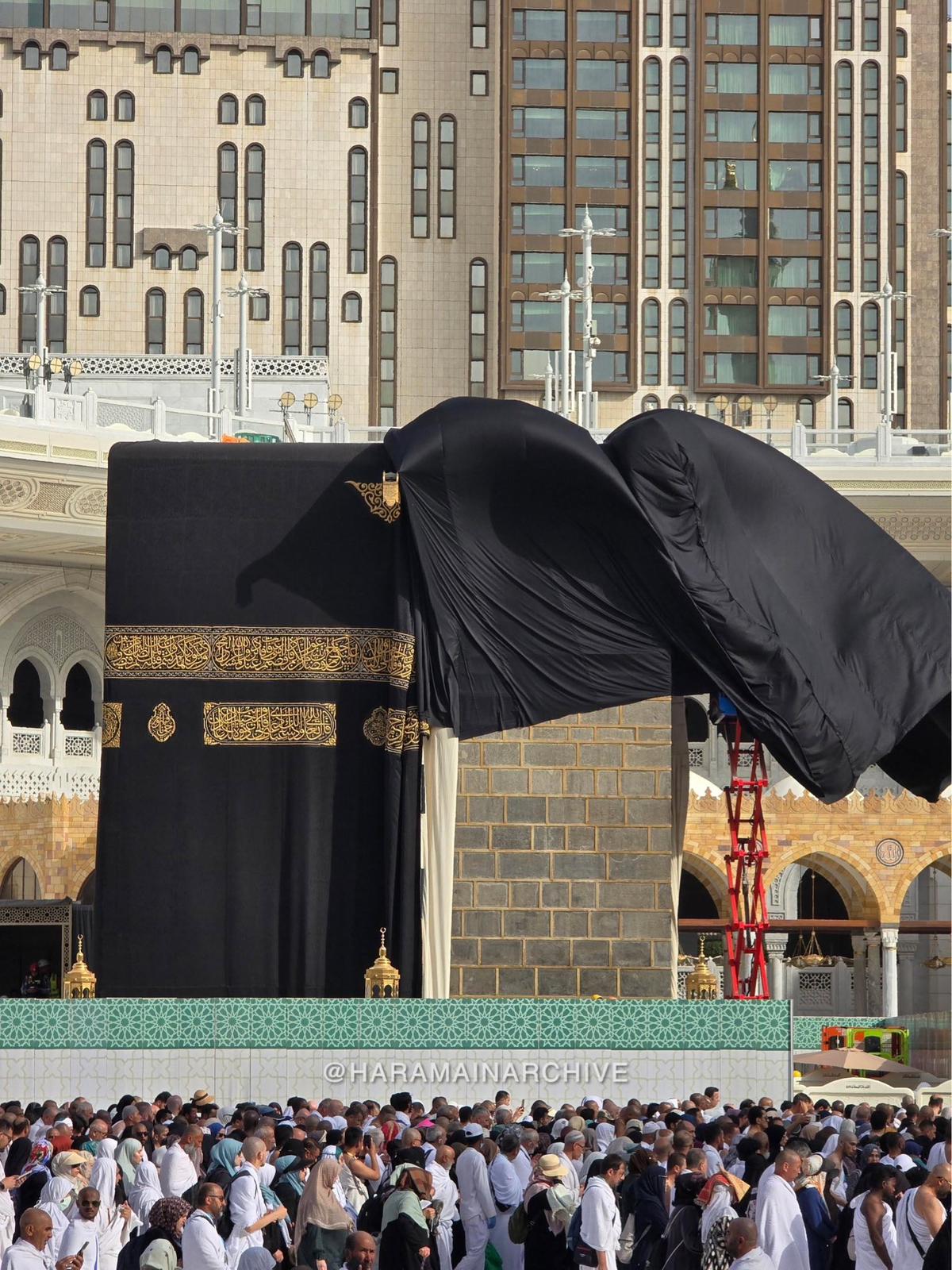 Hac mevsiminin yaklaşması nedeniyle Kâbe ve örtüsünün bakımı yapıldı