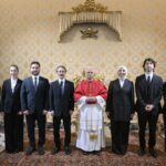 Fahrettin Altun Papa’ya güven mektubu sundu