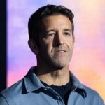 Apple’da devir teslim: Tim Cook ayrılıyor, yerine John Ternus geliyor