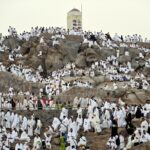 Milyonlarca hacı adayı Arafat’ta toplandı