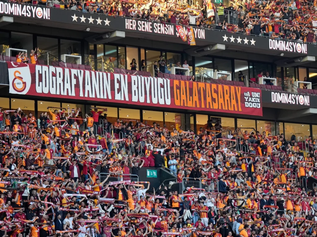 Galatasaray 26. şampiyonluğunu kutluyor