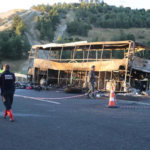 Denizli’de katliam gibi kaza: Otobüs bariyerlere çarpttı, yangın çıktı 8 kişi can verdi