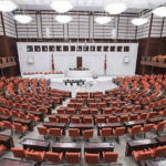 Torba kanunda internet siteleri düzenlemesi: “Atatürk ilke ve inkılaplarına aykırı yayın”a ilan yasağı geliyor