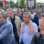 Ankara’da tarihi rezalet: Polis, gaz sıkarak CHP Genel Merkezi’ne girdi