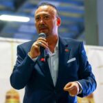 Esas soru; neden böyle biri siyasette?