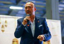 Esas soru; neden böyle biri siyasette?