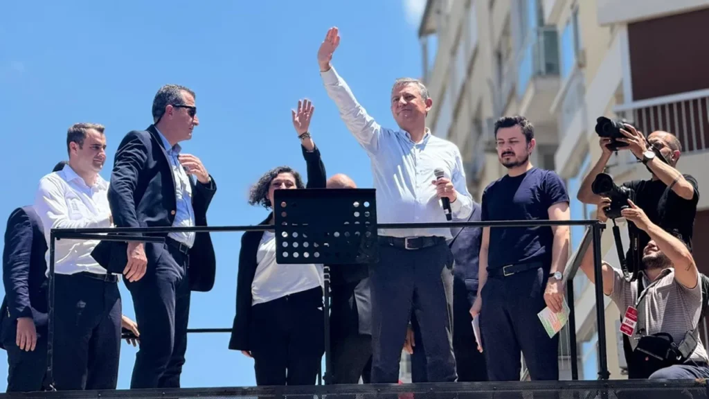 Özgür Özel: CHP’nin başına mutlak butlan, Türkiye’nin başına mutlak sultan