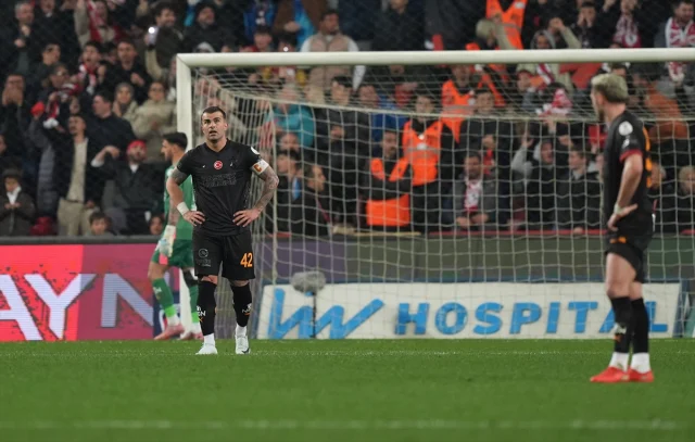 Galatasaray kaybetti, Fenerbahçe kazandı: Puan farkı yeniden 4