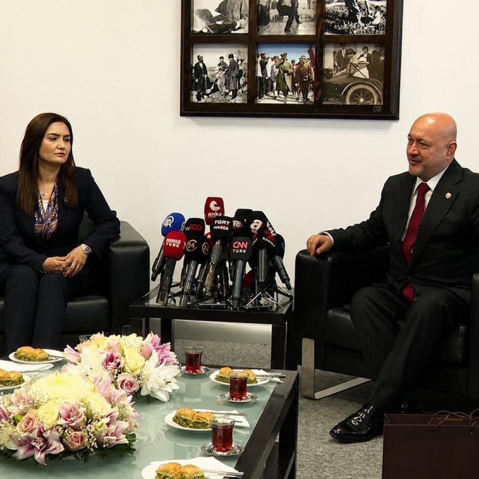 AK Parti ile CHP 2 yıl aradan sonra yeniden bayramlaştı