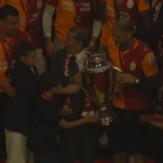 Galatasaray 26. şampiyonluğunu kutluyor: Şampiyon kupaya kavuştu
