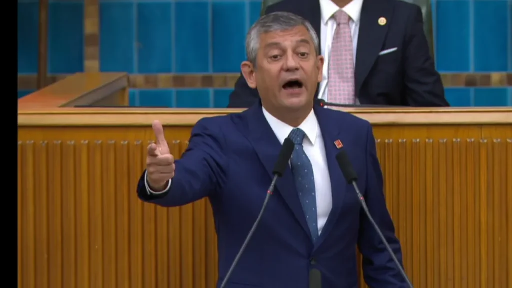 CHP grubu Meclis’te Özgür Özel başkanlığında toplandı
