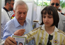 Aziz Yıldırım 8 yıl sonra tekrar Fenerbahçe başkanı seçildi