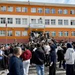 LGS’de ilk oturum başladı: Bir okulda kapı gerginliği yaşandı, yanlış kimlikle gelen son anda içeri girebildi
